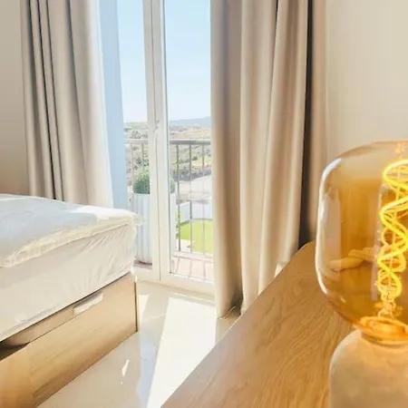 Oceanview Luxury Penthouse Apartment *