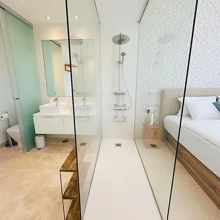 Oceanview Luxury Penthouse *